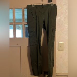 New York and Company size 8 Green cargo pants